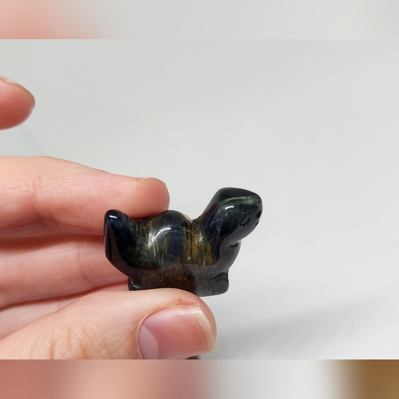 Tigers Eye hearts and stegosaurus - Picture 3 of 5